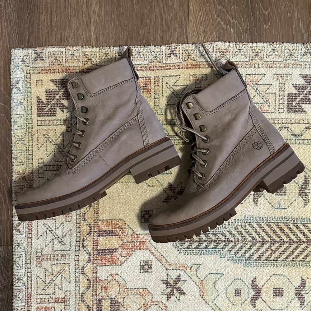 NWOT Timberland Women's Water Resistant Hiking Boot Taupe Size 6 - Picture 4 of 8